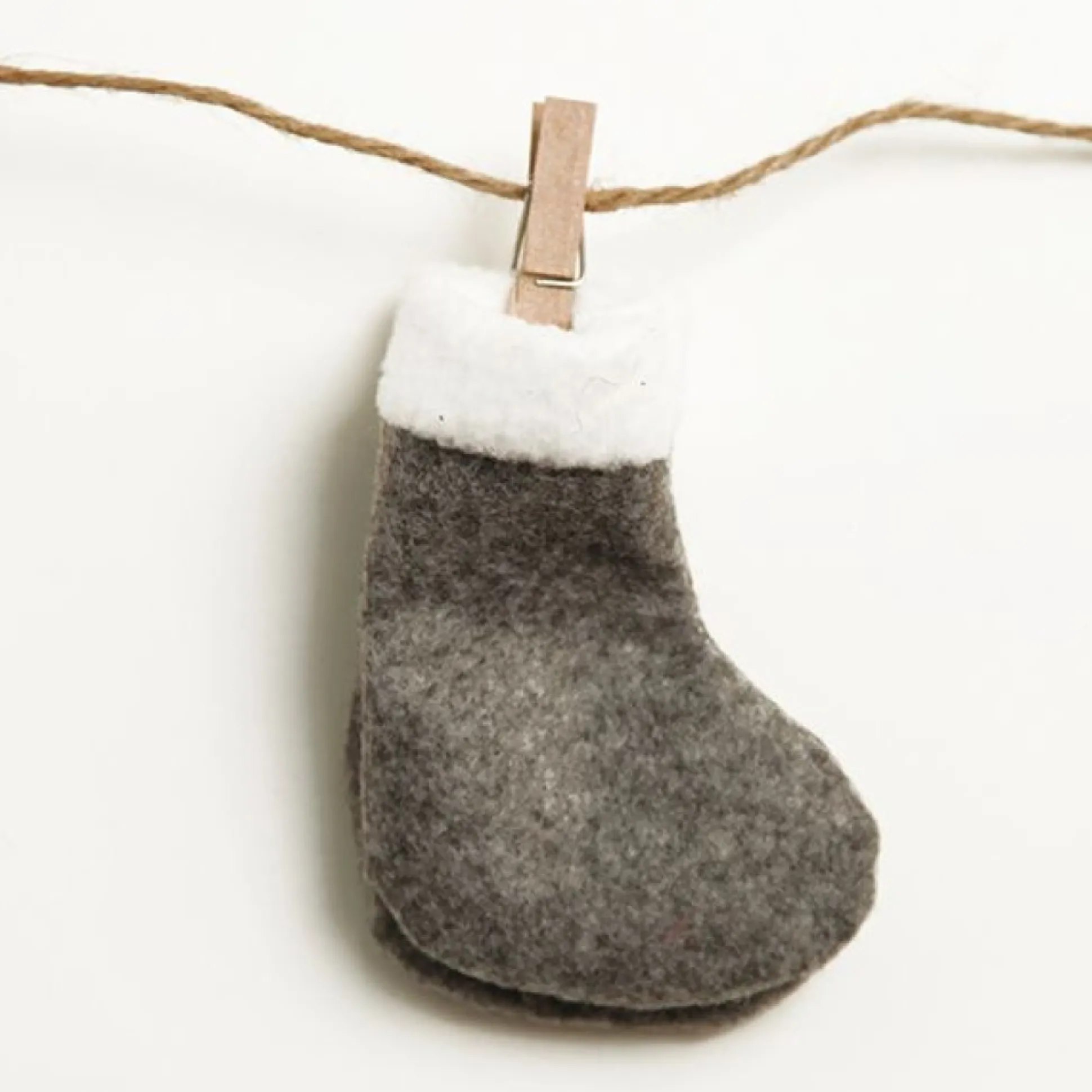 Santa Clothes Line Garland Tree Garlands|