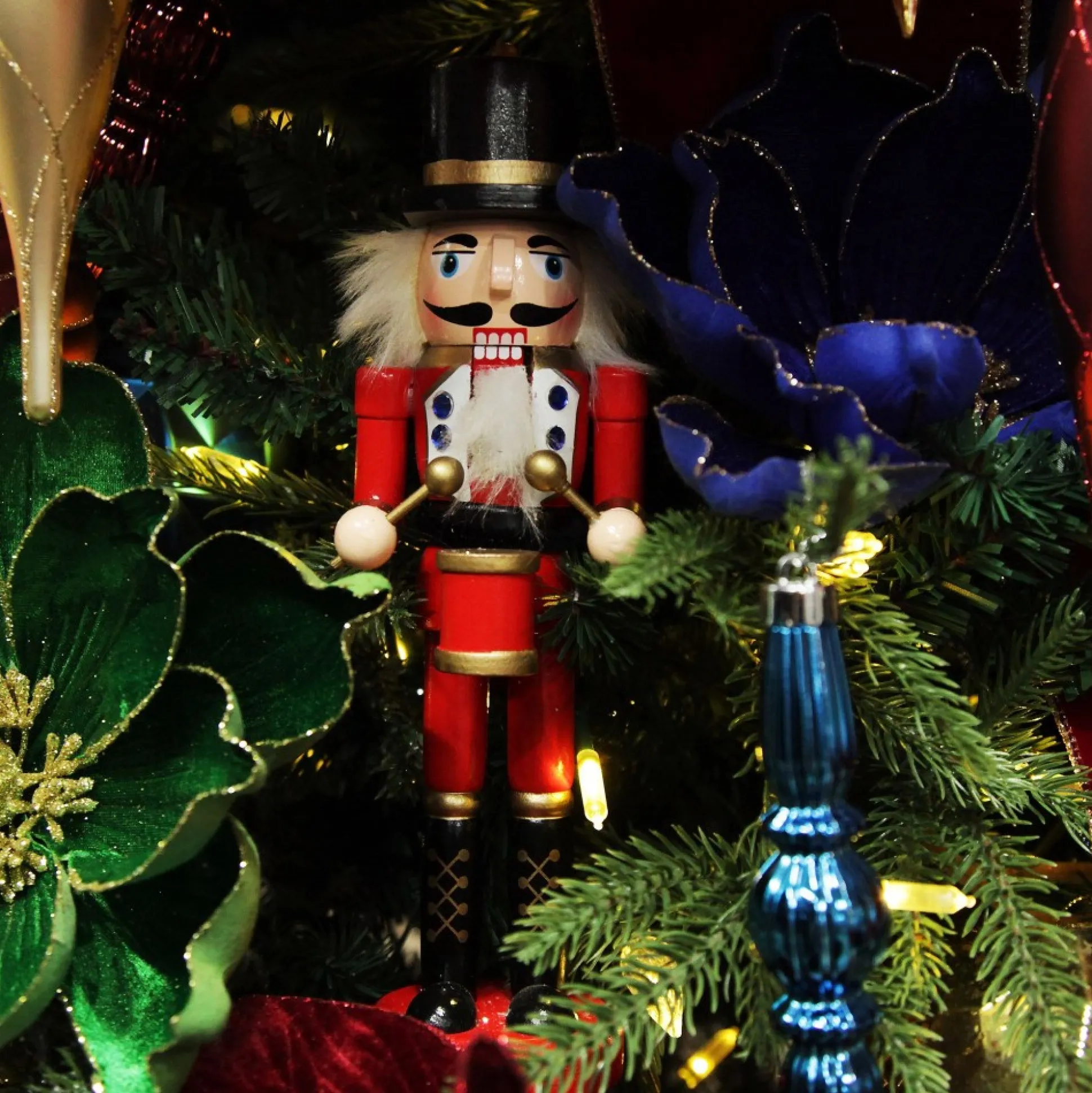Traditional Christmas Wooden Nutcracker Soldier Ornament with Drums - Medium Christmas Nutcrackers|