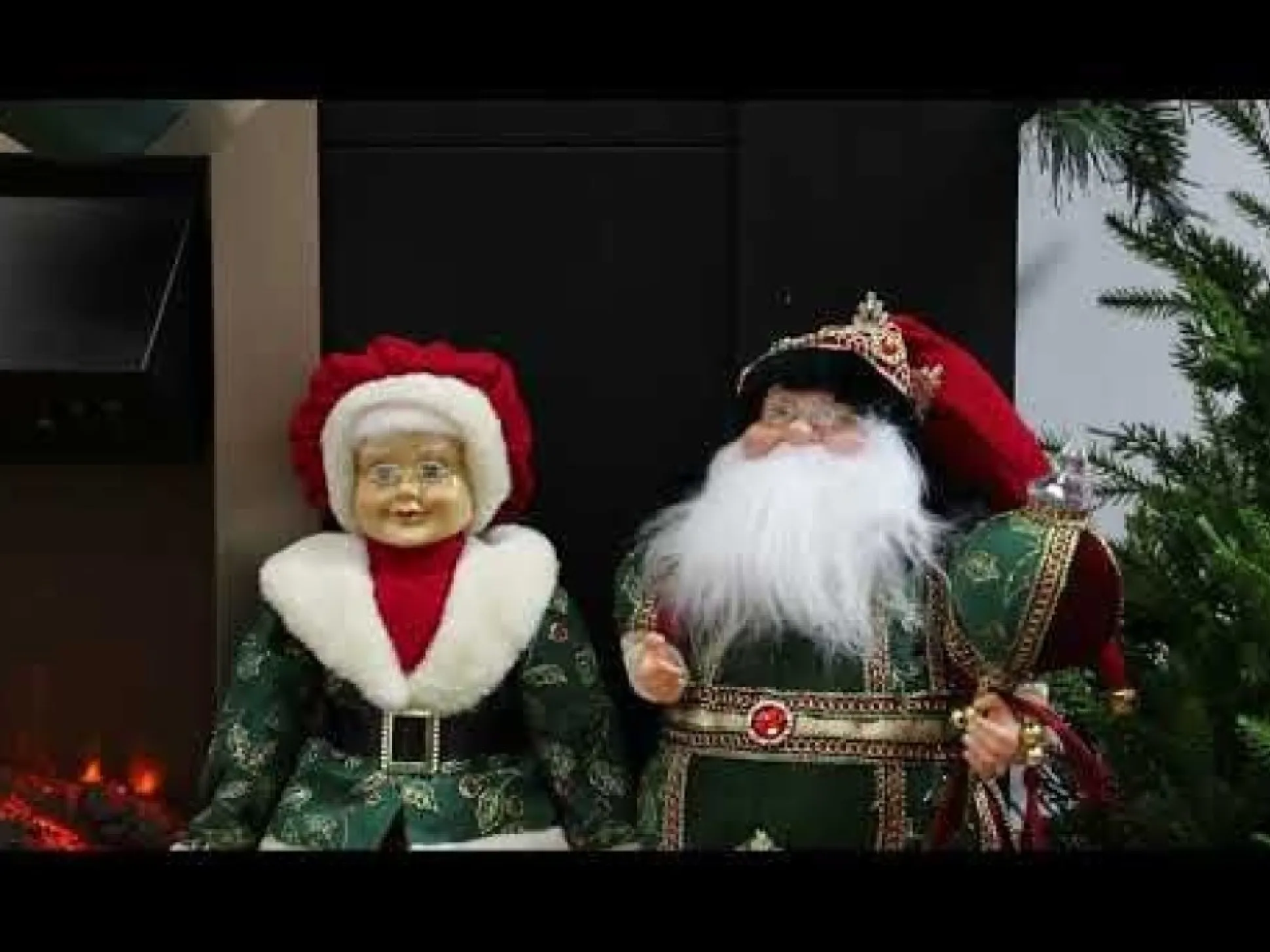Traditional Mrs Claus Standing Christmas Ornament Christmas Figurines|