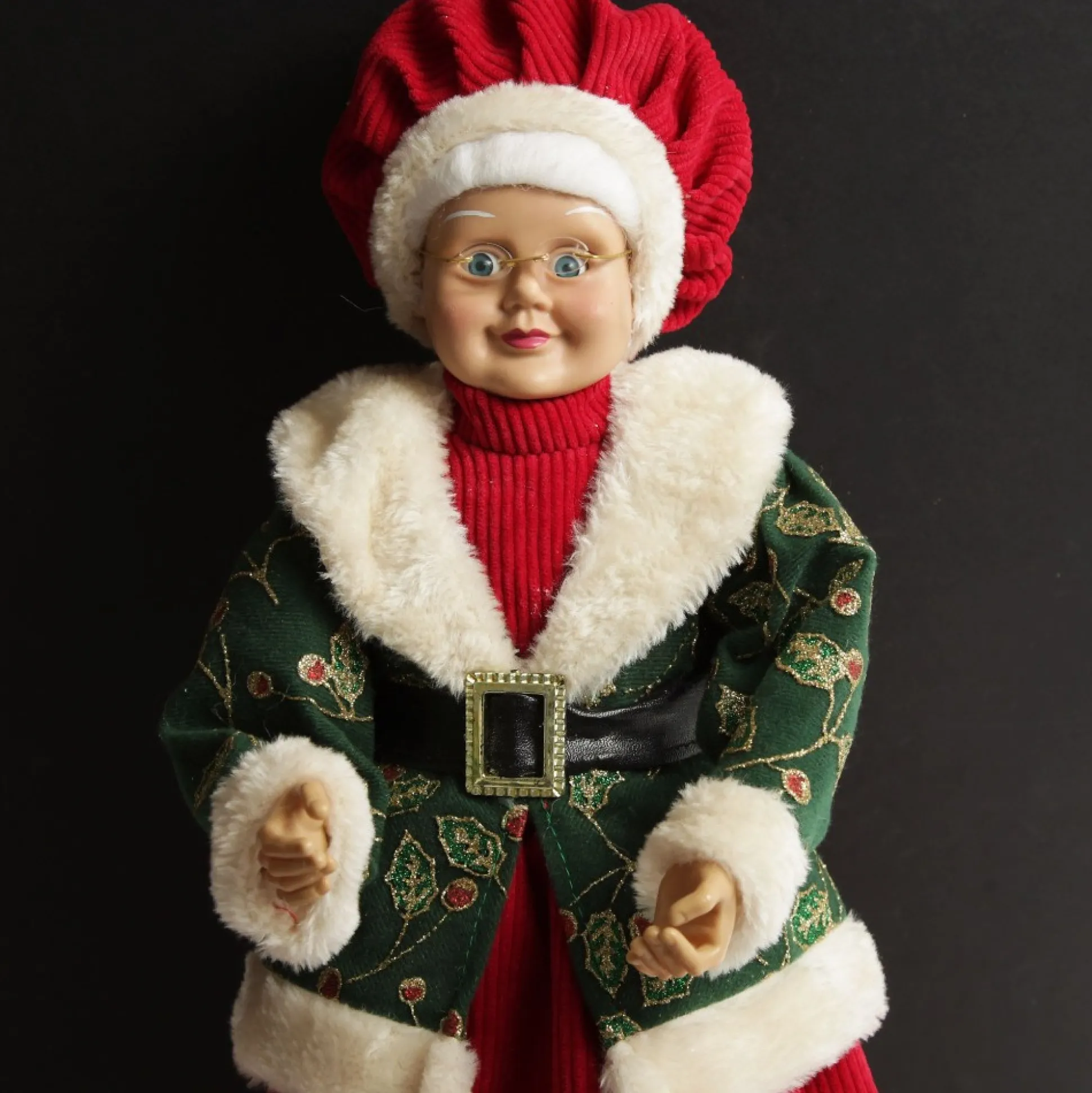 Traditional Mrs Claus Standing Christmas Ornament Christmas Figurines|