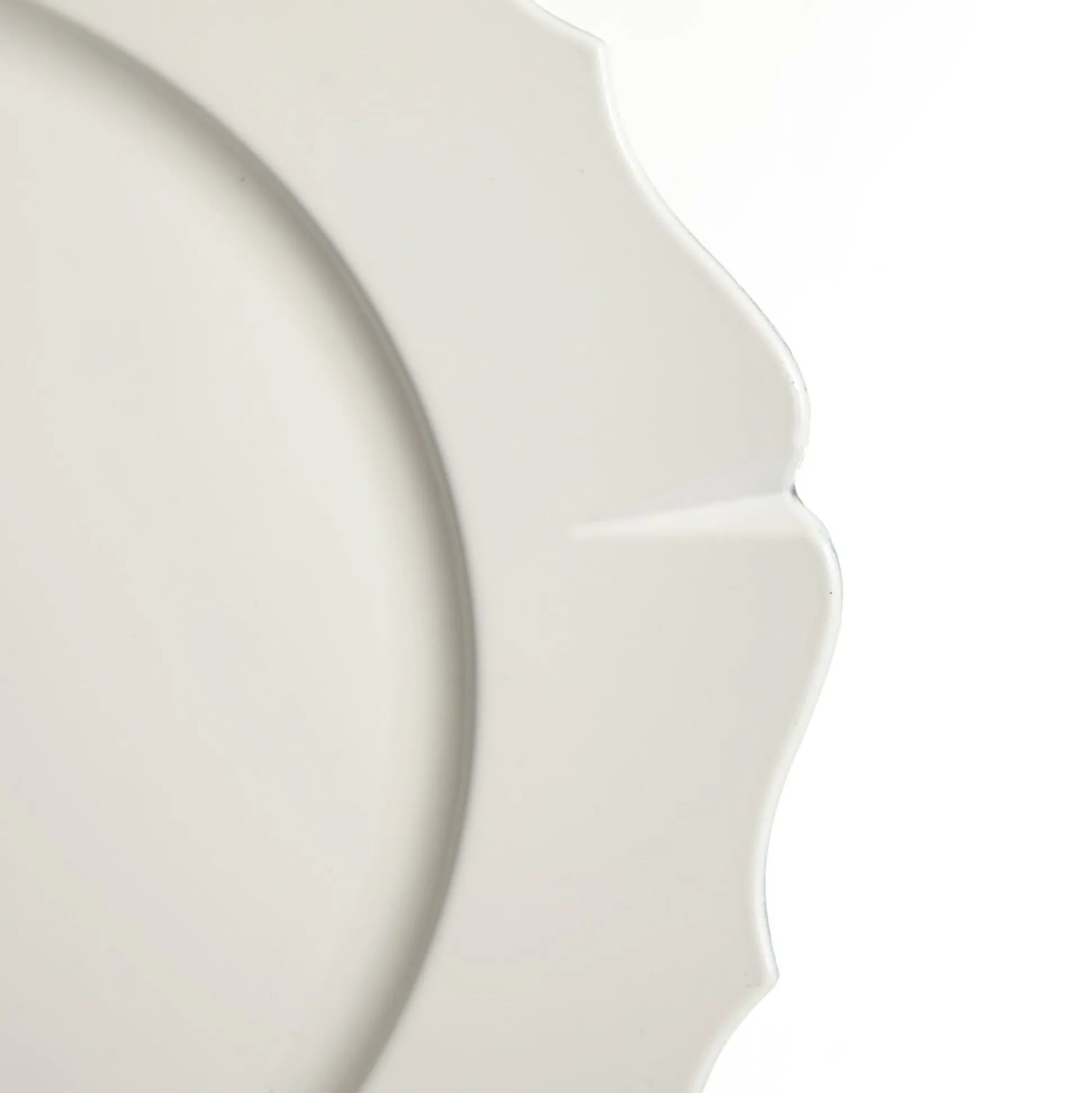 White Scallop Rim Charger Plate Christmas Table Decor|
