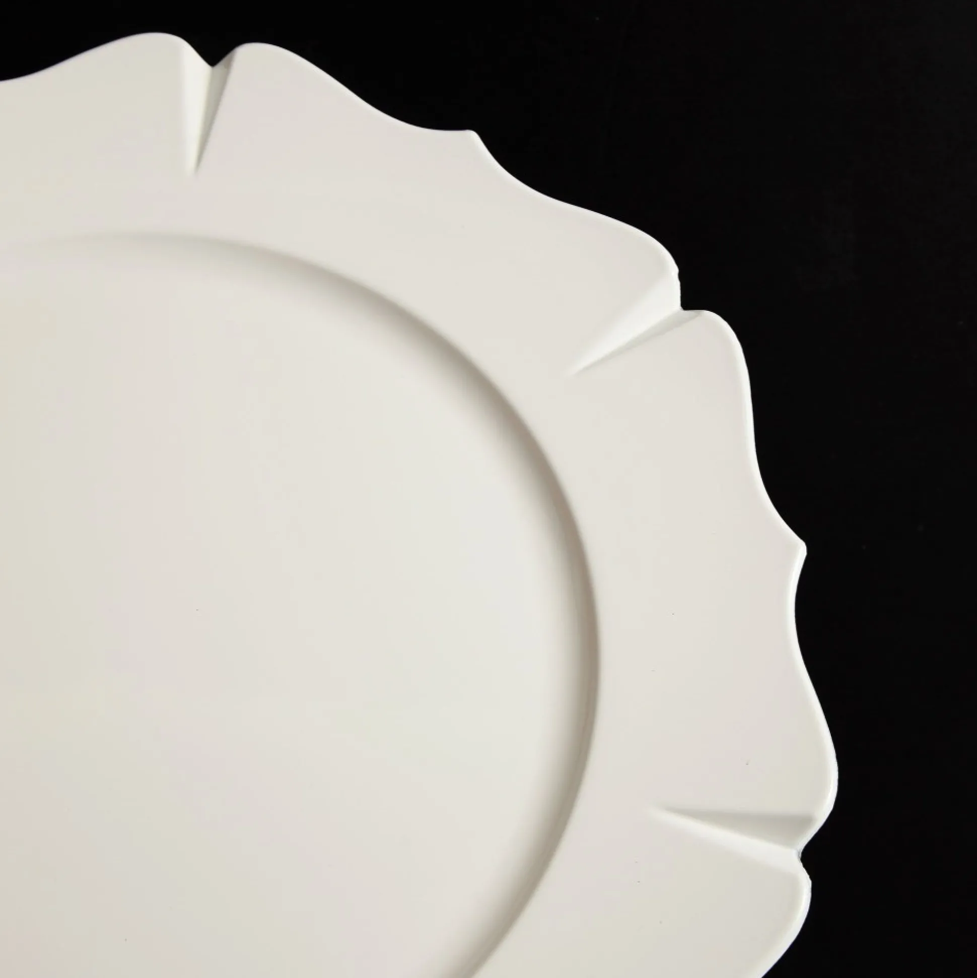 White Scallop Rim Charger Plate Christmas Table Decor|