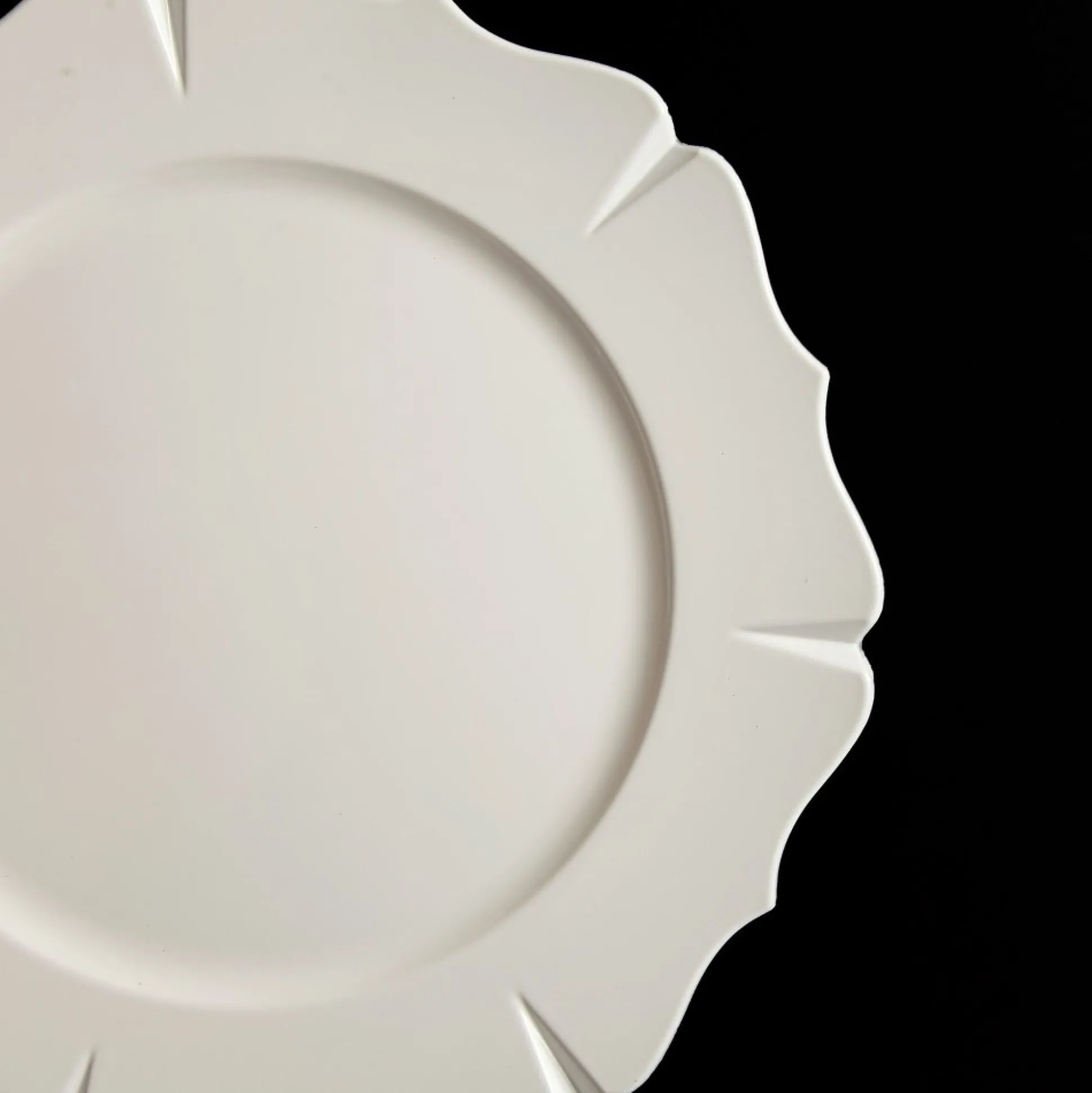 White Scallop Rim Charger Plate Christmas Table Decor|